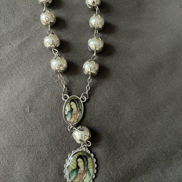 Beautifully crafted Mini Virgen of Guadalupe Rosary - Picture 3 of 3